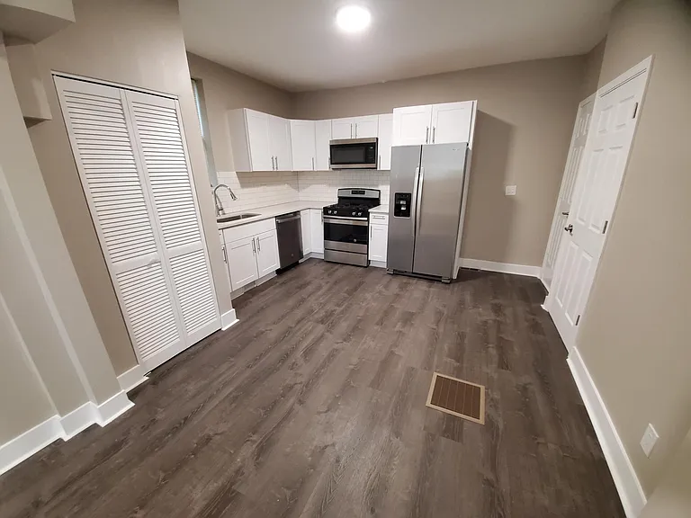 1838 S May St #1F — Photo 16
