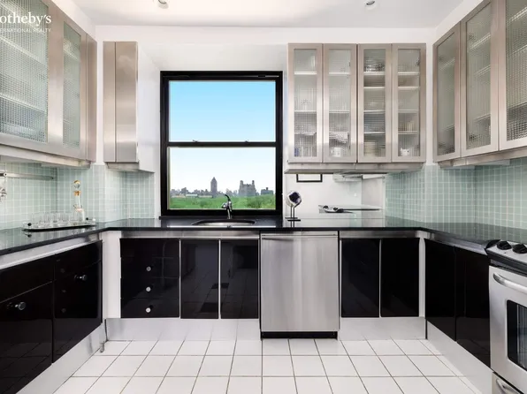 1010 5th Avenue image 8 of 16