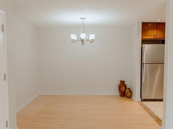 3rd image of 16 Williamsburg Ct Unit 23