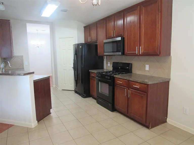 2611 Colony Haven Cir — Photo 4