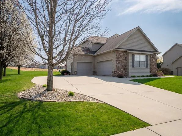 2704 Piney Run, Bloomington, IL 61705