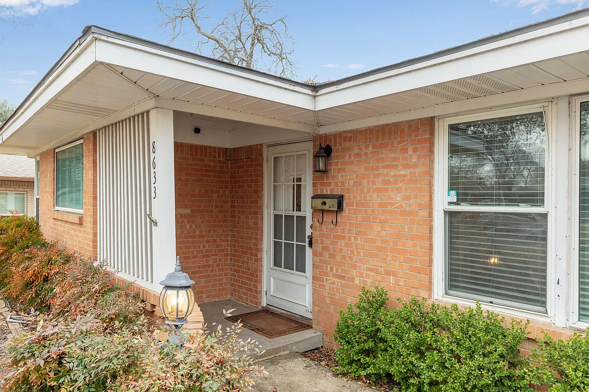 Building Photo - 8633 Westglen Dr