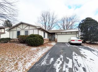 1340 Vaughn Ct, Aurora, IL 60504