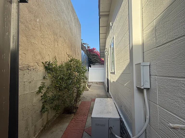 1125 Stanley Ave — Photo 25