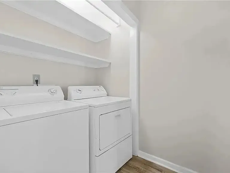 1288 Gates Cir SE — Photo 5