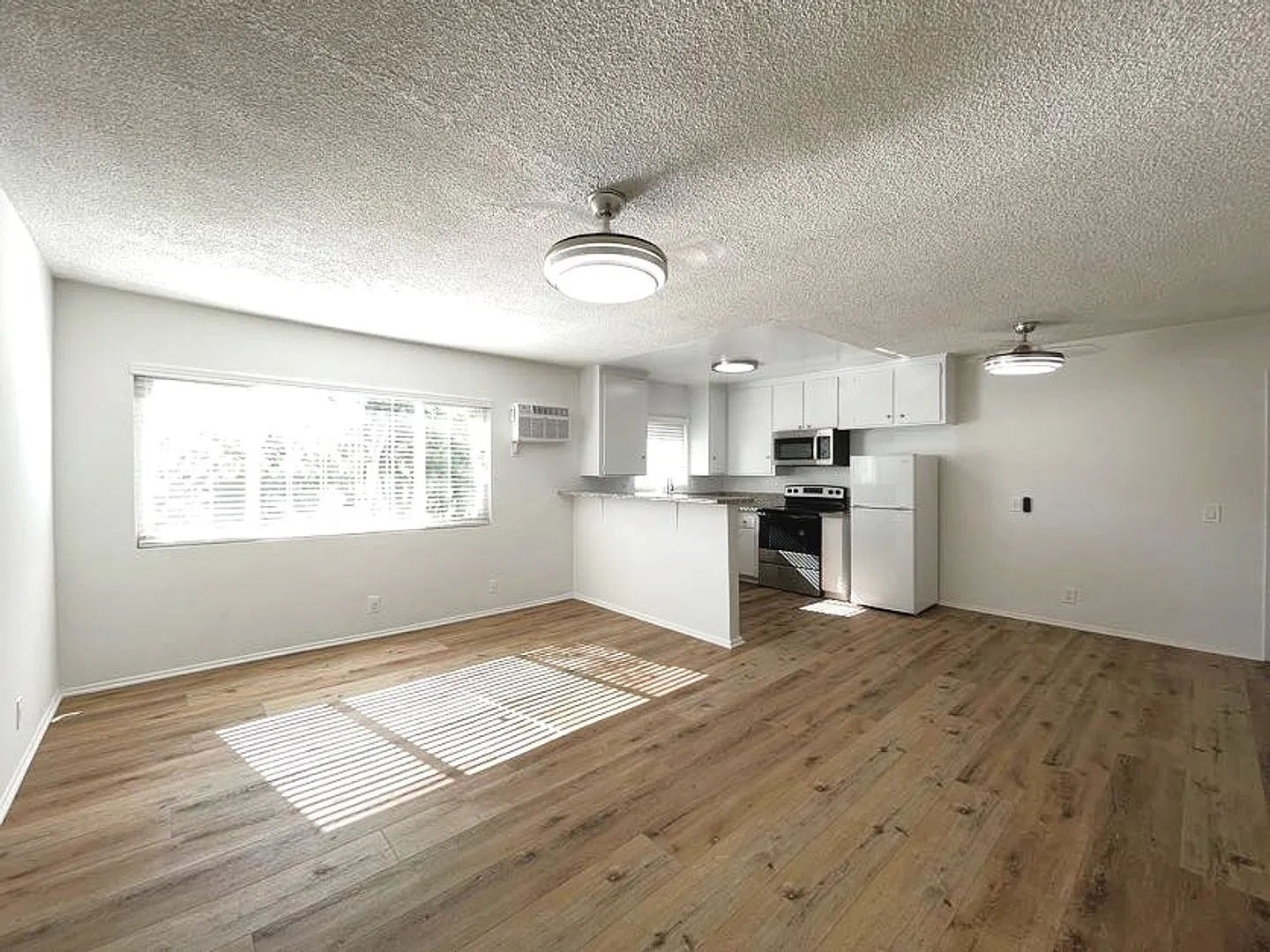 6340 Vineland Ave — Photo 4