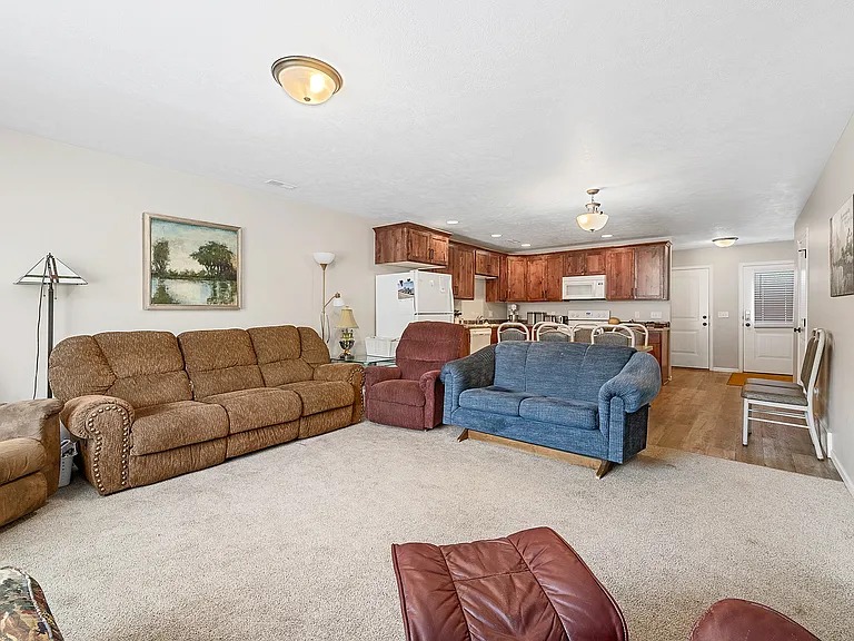 1030 N Main Ave #C — Photo 4