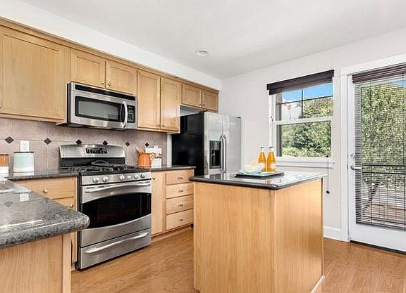 5th image of 2737 SW Sylvan Heights Dr