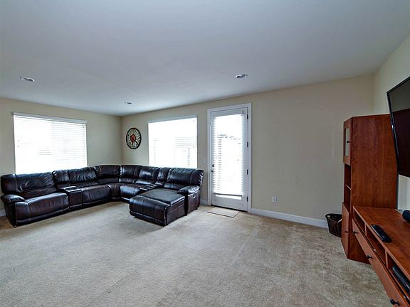4th image of 756 Ahwanee Dr