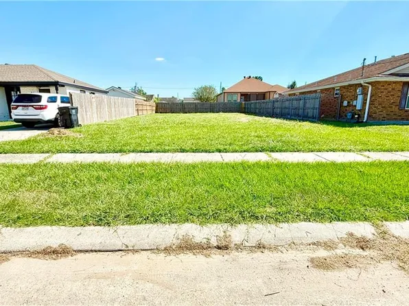 3305 Shannon Dr, Violet, LA 70092