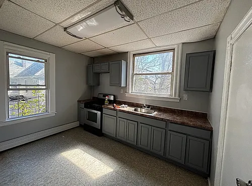 70 Eaton Pl Photo 1