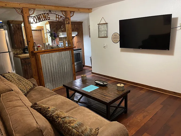 200 Noble St #5 — Photo 2
