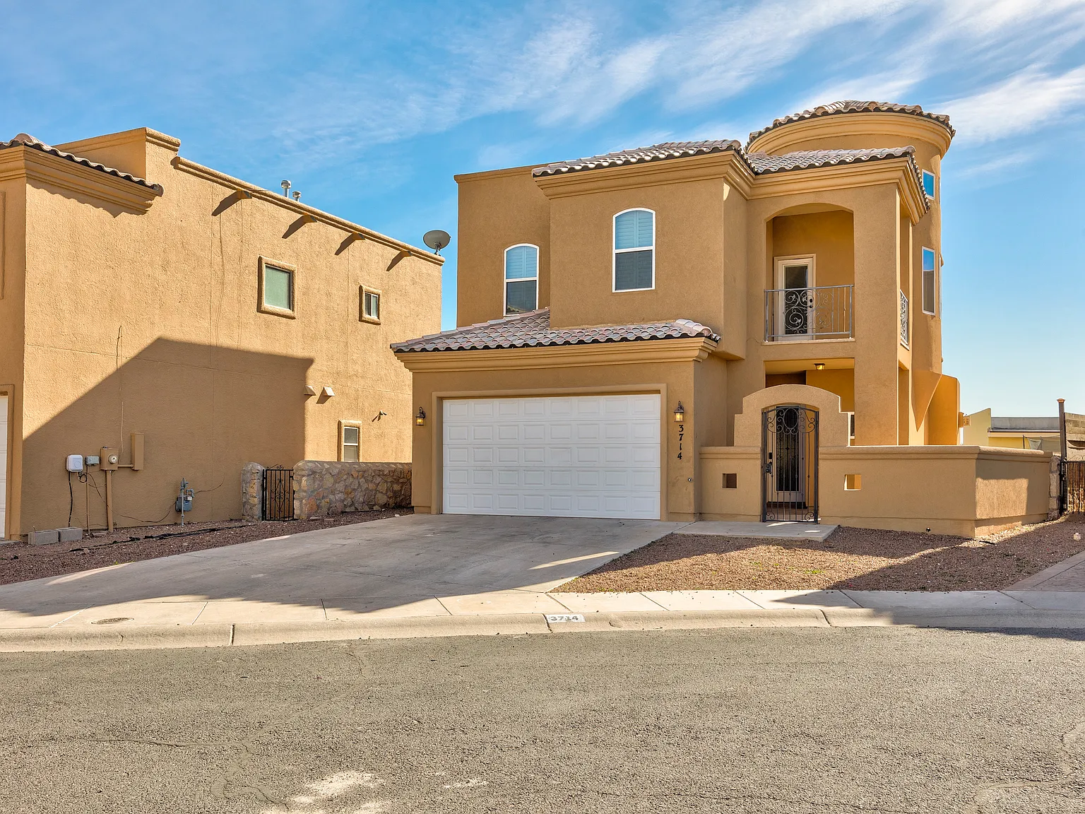 4 bed, 2.5 bath, 1982 sqft, $2,850 — Photo 2