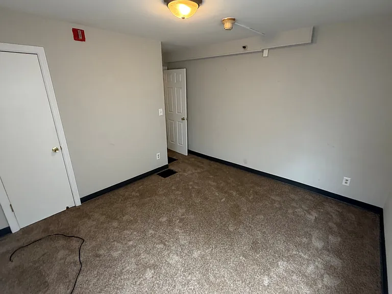 452 Wrexham Ave #B — Photo 7