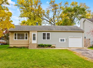 14 Deer Path, Lake In The Hills, IL 60156