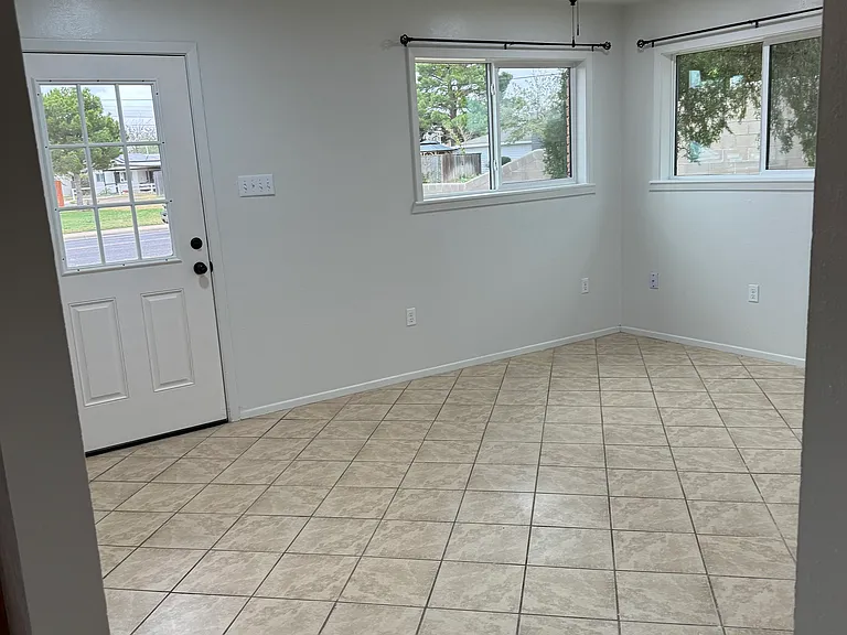 1207 Pueblo St — Photo 2