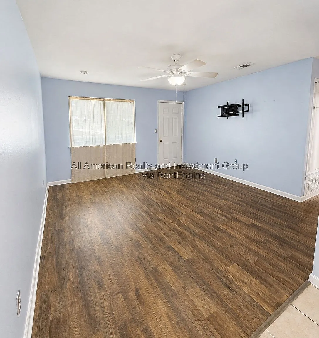 2 bed, 1.0 bath, 925 sqft, $1,950 — Photo 2