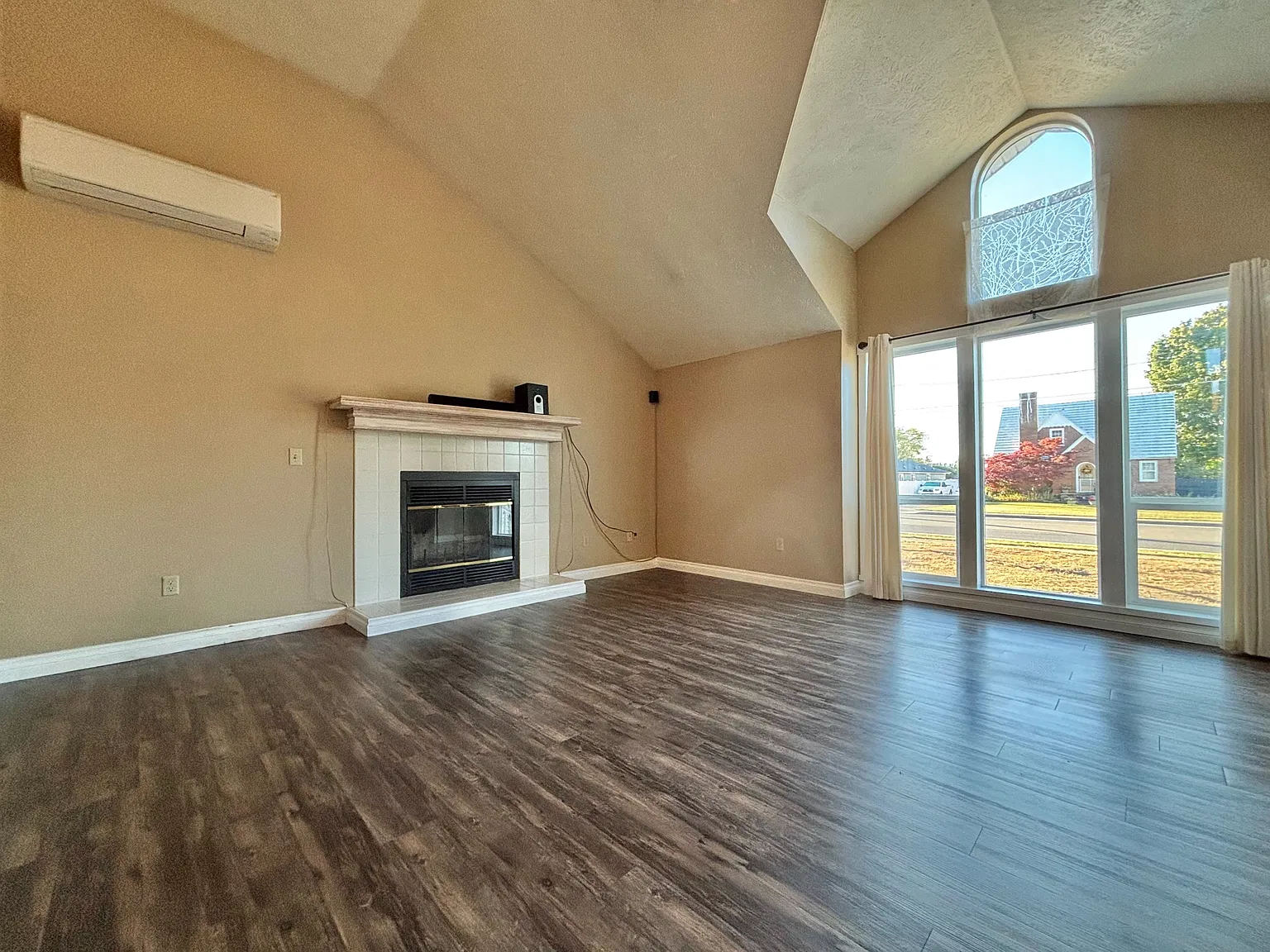 3 bed, 1794 sqft, $2,300 — Photo 2