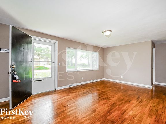 3rd image of 704 Highland Dr