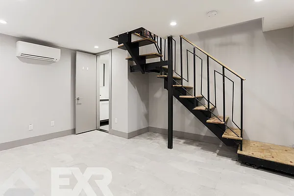 Rented by EXR | media 4