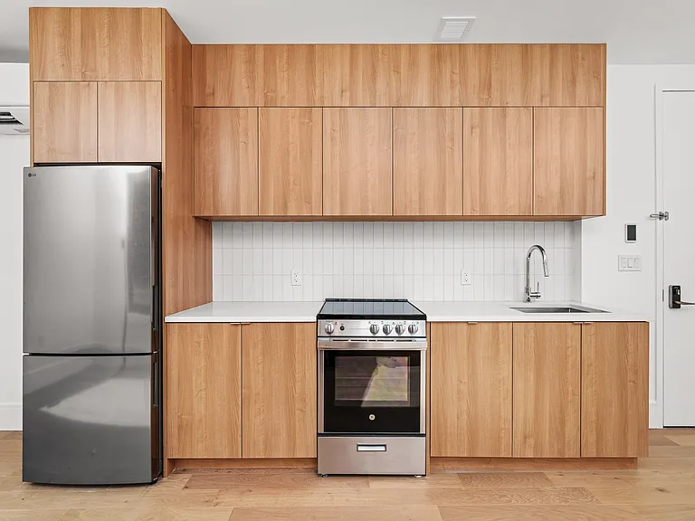 151 S Elliott Pl #8I — Photo 1