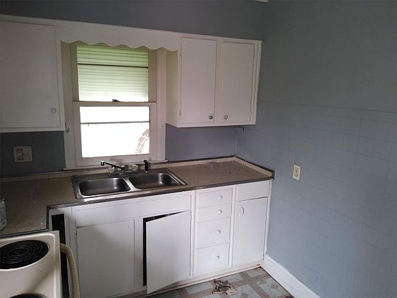 5th image of 1028 N Denny St