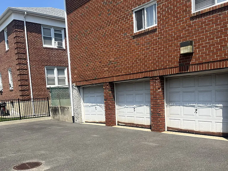 Carnation Ave — Photo 9