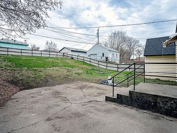 5th image of 3617 E Grace Ave