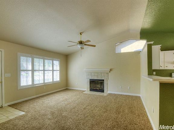 3rd image of 709 Waddell Way