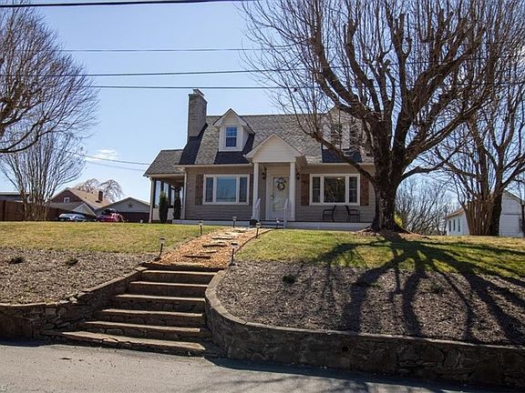 2nd image of 110 E Main St