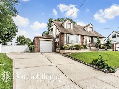 59 Lyon St, Valley Stream, NY, 11580