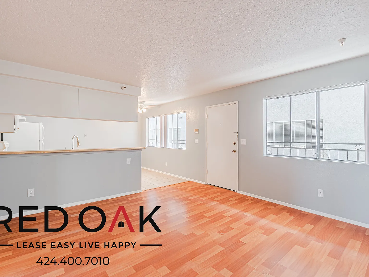 Welcoming 1-Bed with Hardwood-Style Floors, Soaking Tub and On-Site Laundry in the Heart of Hawth... — Photo 3