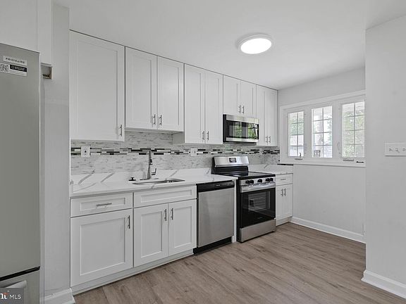 5th image of 6305 Hawaii Ct
