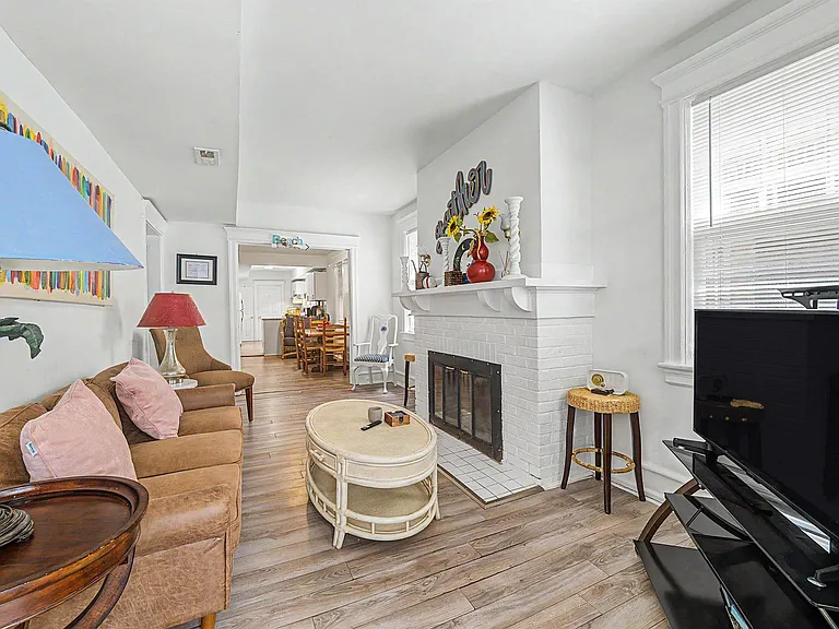 5 N Newport Ave #1 — Photo 5
