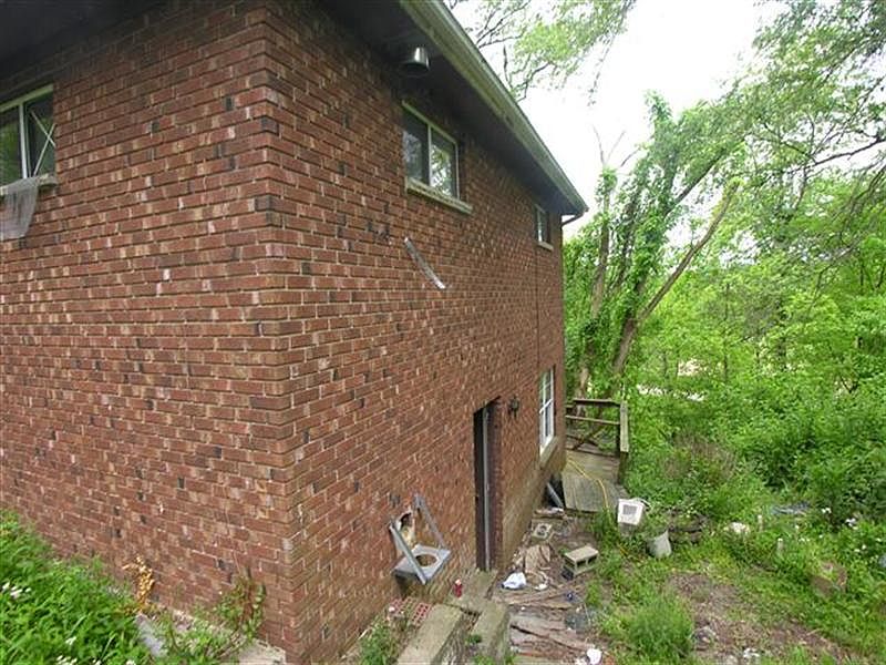 2nd image of 375 Main St