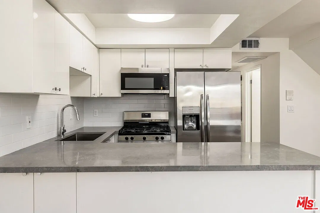 4 bed, 4.0 bath, $5,977 — Photo 4