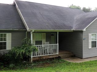 662 Old Hen Valley Rd, Oliver Springs, TN 37840