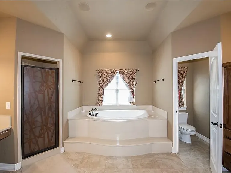 4301 N Poplar Ave — Photo 14