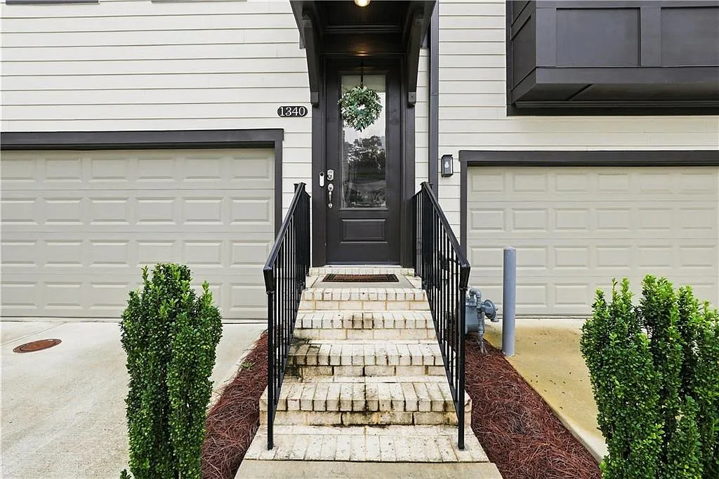 4 bed, 3.5 bath, 2589 sqft, $4,700 — Photo 4