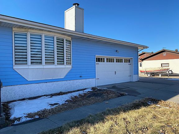 3rd image of 3704 Lakeview Dr