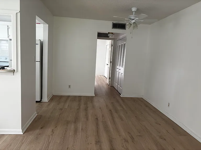 353 Sheffield St E #O — Photo 3