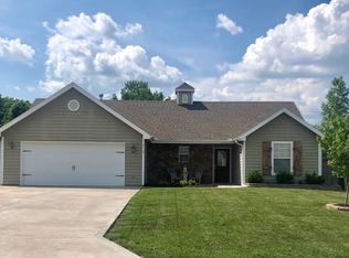 2115 E Willow Pointe Cir, Tonganoxie, KS 66086