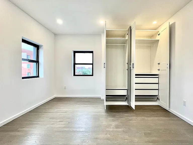 20-01 Steinway St #3 — Photo 11