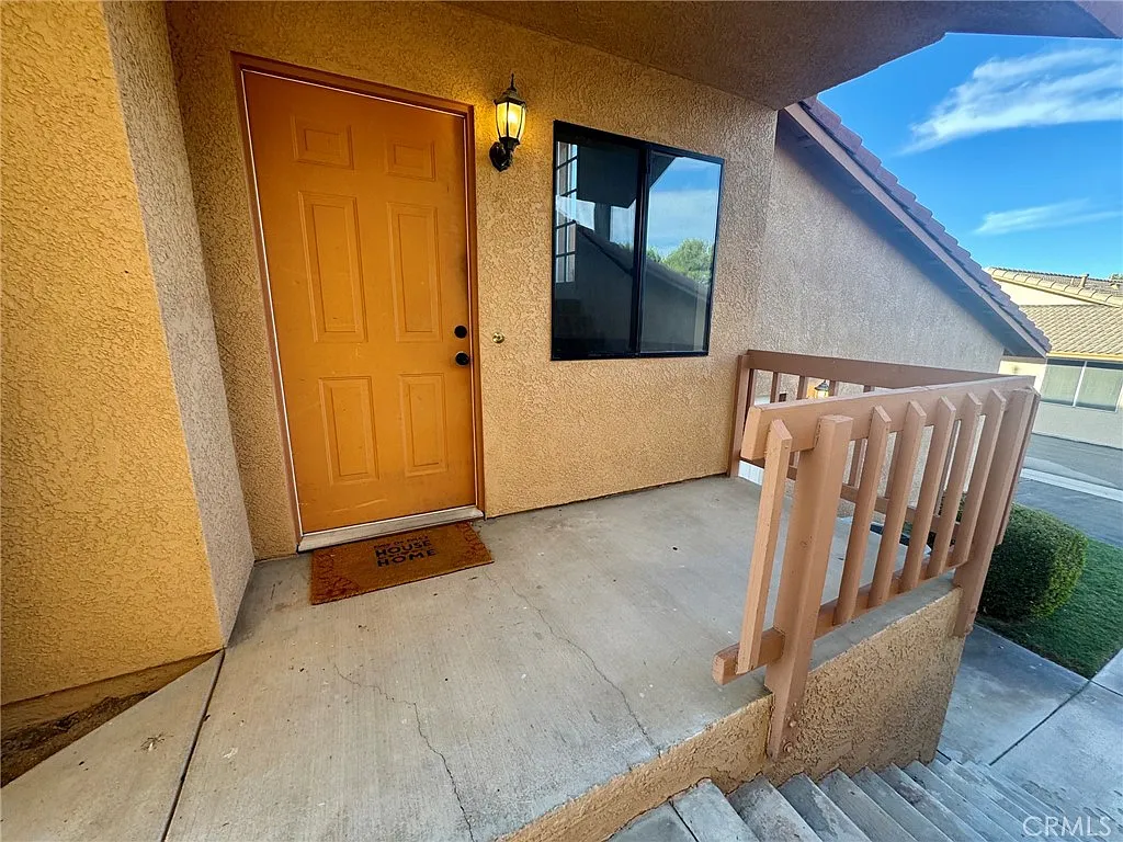 2 bed, 2.5 bath, 1341 sqft, $2,100 — Photo 2