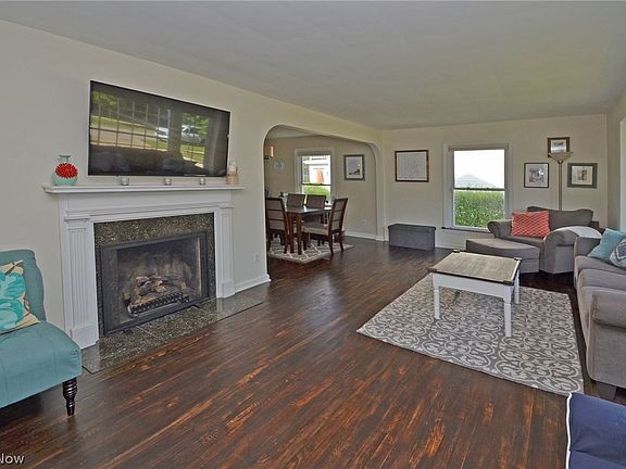 2nd image of 171 Stanford Dr