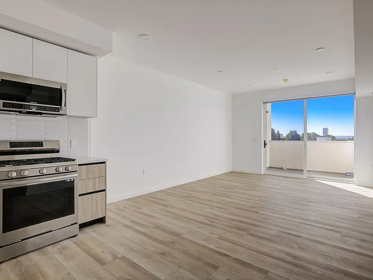 Fairfax Apartments — Photo 45