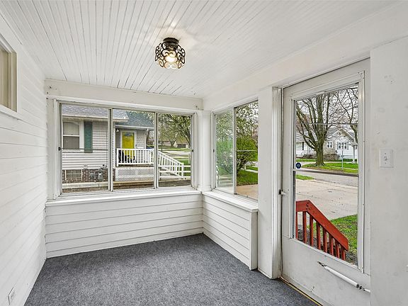 5th image of 217 W 10th St S