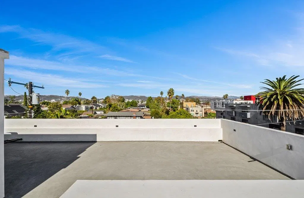 3 bed, 3.5 bath, 2500 sqft, $7,500 — Photo 4