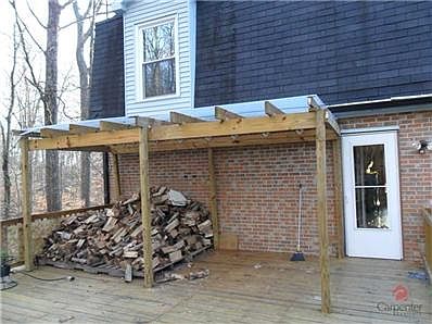 Large back deck for that Family Reunion or the smaller get together.