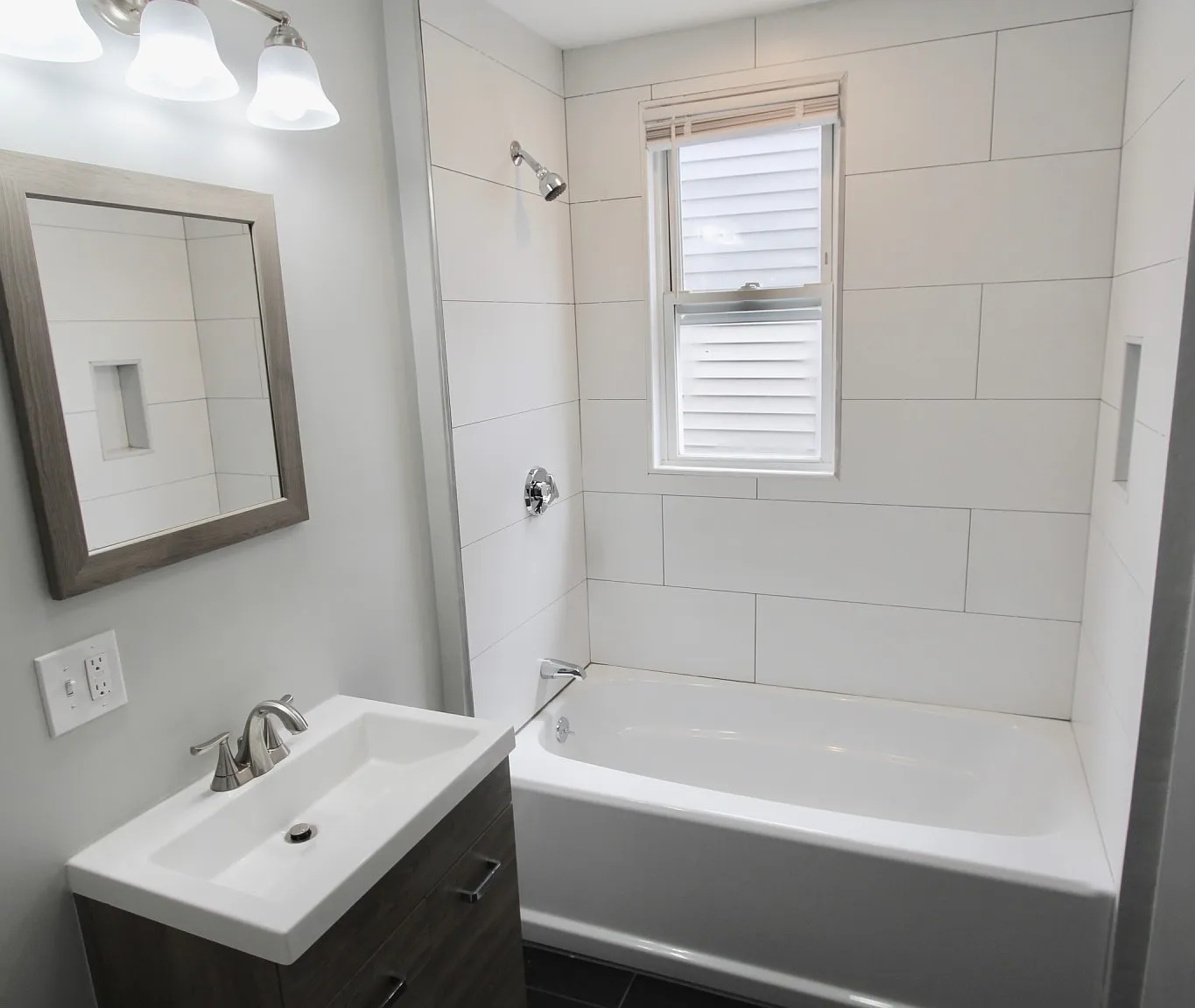 4 bed, 1273 sqft, $3,900 — Photo 2